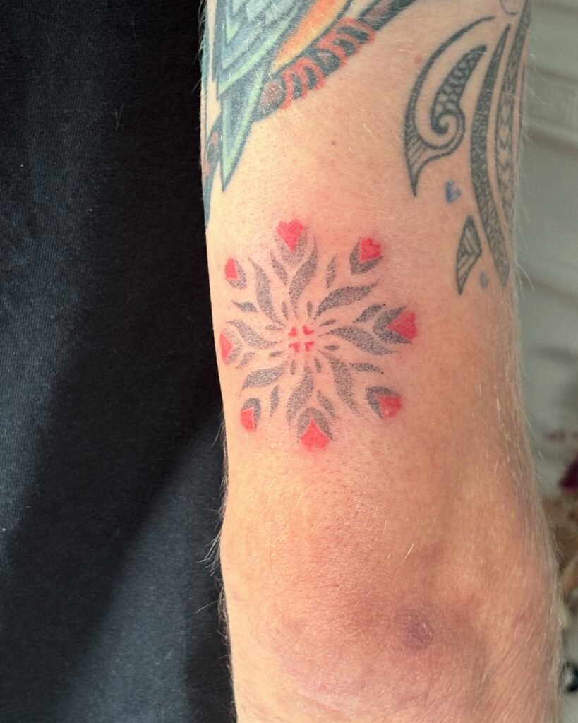  tatouage fleur ornement 